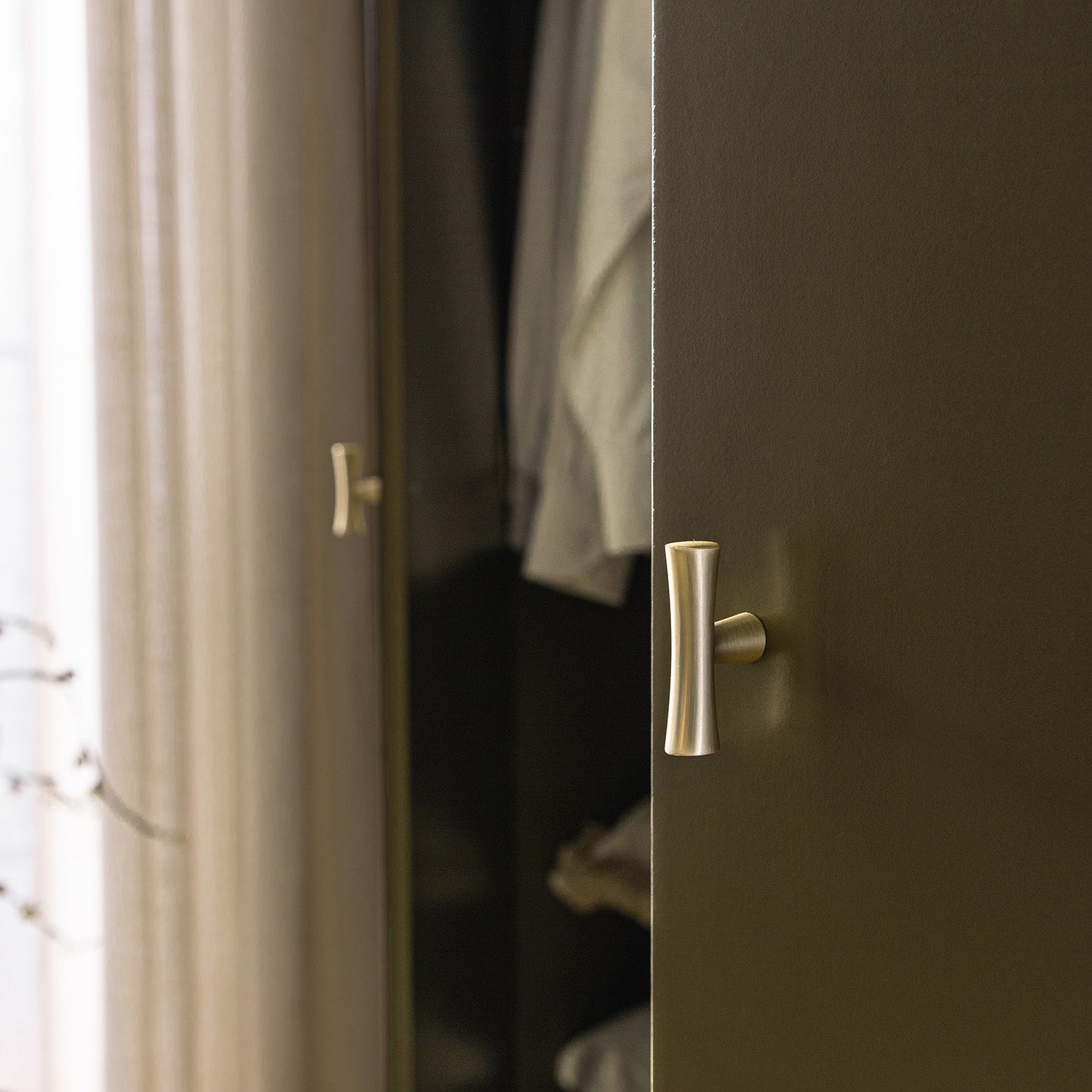 Oakham Triple Wardrobe, Olive Grove - Image 5