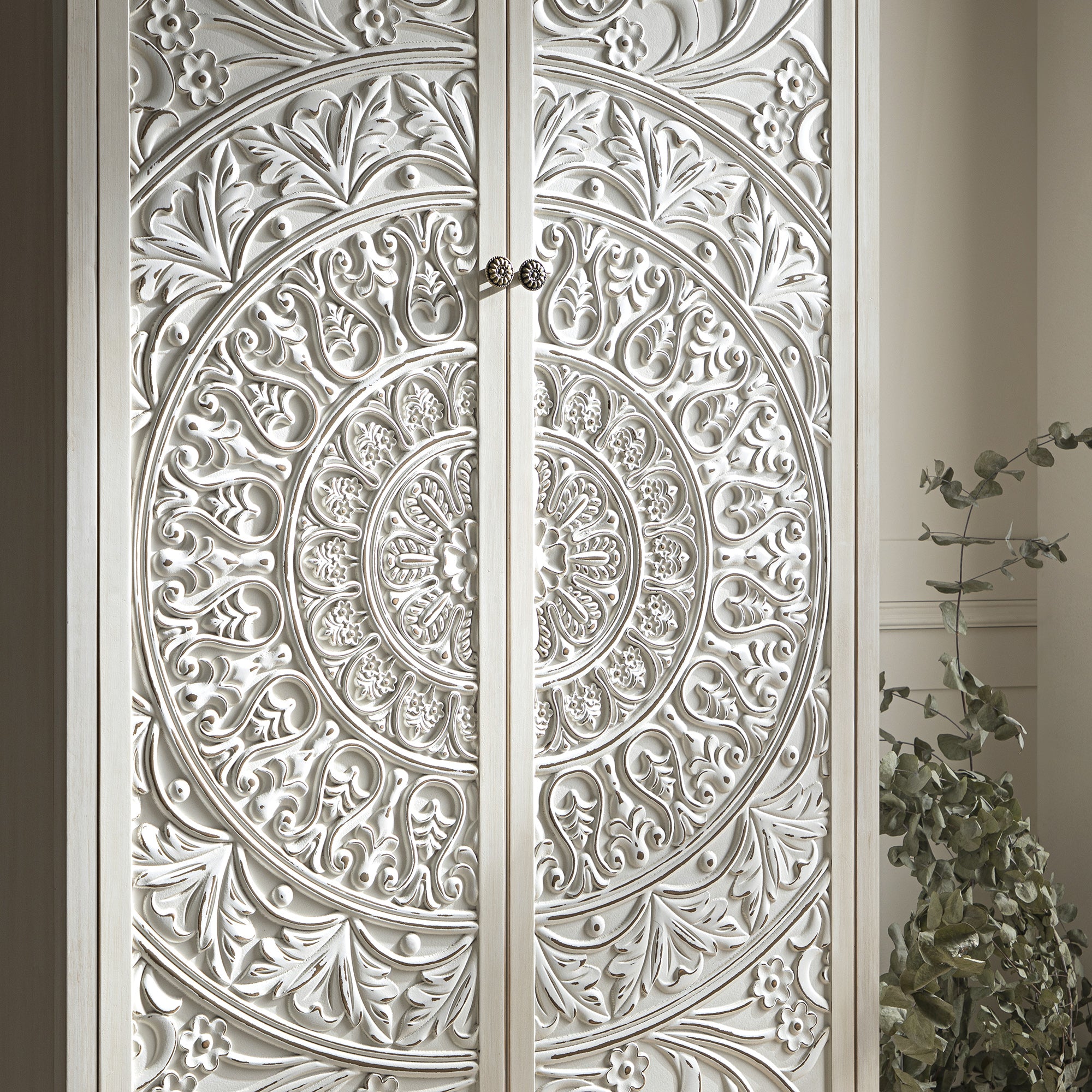 Chantilly Whitewashed Carved Double Wardrobe - Image 5